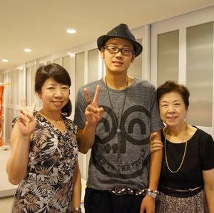 母と息子と一緒に